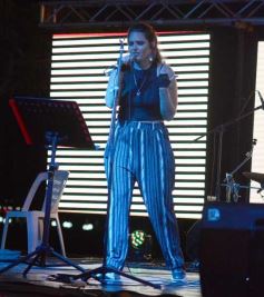 Foto de la galería: Vecinos, familias y músicos fueron parte del convite cultural en la Vigilia por Andresito