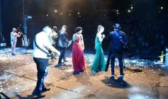 Foto de la galería: Festival del Litoral: postales de la 1ra noche a puro carnavalito de los Tekis y la fiesta del público presente