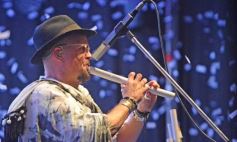 Foto de la galería: Festival del Litoral: postales de la 1ra noche a puro carnavalito de los Tekis y la fiesta del público presente