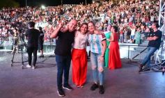 Foto de la galería: Festival del Litoral: postales de la 1ra noche a puro carnavalito de los Tekis y la fiesta del público presente