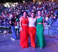 Foto de la galería: Festival del Litoral: postales de la 1ra noche a puro carnavalito de los Tekis y la fiesta del público presente