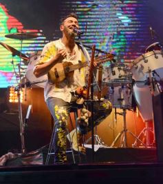 Foto de la galería: Festival del Litoral: postales de la 1ra noche a puro carnavalito de los Tekis y la fiesta del público presente
