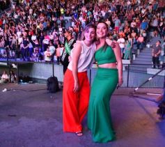 Foto de la galería: Festival del Litoral: postales de la 1ra noche a puro carnavalito de los Tekis y la fiesta del público presente