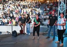 Foto de la galería: Festival del Litoral: postales de la 1ra noche a puro carnavalito de los Tekis y la fiesta del público presente