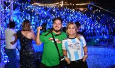 Foto de la galería: Festival del Litoral: postales de la 1ra noche a puro carnavalito de los Tekis y la fiesta del público presente