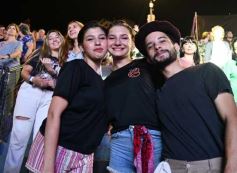 Foto de la galería: Festival del Litoral: postales de la 1ra noche a puro carnavalito de los Tekis y la fiesta del público presente