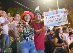 Foto de la galería: Festival del Litoral: postales de la 1ra noche a puro carnavalito de los Tekis y la fiesta del público presente