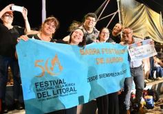 Foto de la galería: Festival del Litoral: postales de la 1ra noche a puro carnavalito de los Tekis y la fiesta del público presente