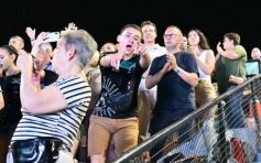 Foto de la galería: Festival del Litoral: postales de la 1ra noche a puro carnavalito de los Tekis y la fiesta del público presente