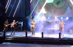 Foto de la galería: Festival del Litoral: postales de la 1ra noche a puro carnavalito de los Tekis y la fiesta del público presente