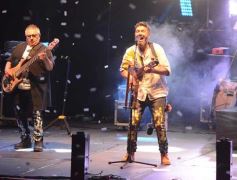 Foto de la galería: Festival del Litoral: postales de la 1ra noche a puro carnavalito de los Tekis y la fiesta del público presente