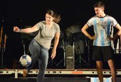 Foto de la galería: Festival del Litoral: postales de la 1ra noche a puro carnavalito de los Tekis y la fiesta del público presente