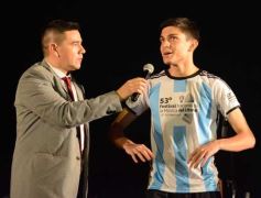 Foto de la galería: Festival del Litoral: postales de la 1ra noche a puro carnavalito de los Tekis y la fiesta del público presente