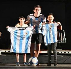Foto de la galería: Festival del Litoral: postales de la 1ra noche a puro carnavalito de los Tekis y la fiesta del público presente