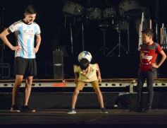 Foto de la galería: Festival del Litoral: postales de la 1ra noche a puro carnavalito de los Tekis y la fiesta del público presente