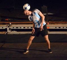 Foto de la galería: Festival del Litoral: postales de la 1ra noche a puro carnavalito de los Tekis y la fiesta del público presente