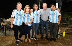 Foto de la galería: Festival del Litoral: postales de la 1ra noche a puro carnavalito de los Tekis y la fiesta del público presente