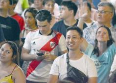 Foto de la galería: Posadas Mágica: La Mosca hizo estallar el fervor mundialista en la capital misionera