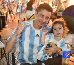 Foto de la galería: Posadas Mágica: La Mosca hizo estallar el fervor mundialista en la capital misionera