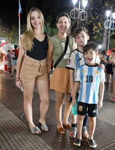 Foto de la galería: Posadas Mágica: La Mosca hizo estallar el fervor mundialista en la capital misionera