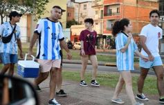 Foto de la galería: Con el pase a la final el sentimiento albiceleste desbordó los festejos de la hinchada posadeña