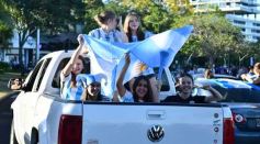 Foto de la galería: Con el pase a la final el sentimiento albiceleste desbordó los festejos de la hinchada posadeña