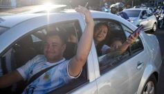 Foto de la galería: Con el pase a la final el sentimiento albiceleste desbordó los festejos de la hinchada posadeña