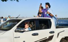 Foto de la galería: Con el pase a la final el sentimiento albiceleste desbordó los festejos de la hinchada posadeña