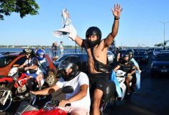 Foto de la galería: Con el pase a la final el sentimiento albiceleste desbordó los festejos de la hinchada posadeña
