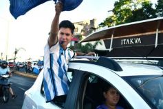 Foto de la galería: Con el pase a la final el sentimiento albiceleste desbordó los festejos de la hinchada posadeña