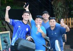 Foto de la galería: Con el pase a la final el sentimiento albiceleste desbordó los festejos de la hinchada posadeña