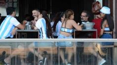 Foto de la galería: Con el pase a la final el sentimiento albiceleste desbordó los festejos de la hinchada posadeña