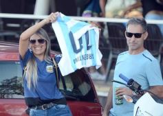 Foto de la galería: Con el pase a la final el sentimiento albiceleste desbordó los festejos de la hinchada posadeña