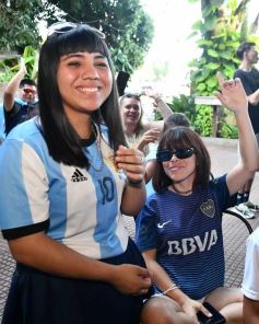 Foto de la galería: Con el pase a la final el sentimiento albiceleste desbordó los festejos de la hinchada posadeña