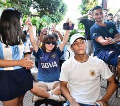 Foto de la galería: Con el pase a la final el sentimiento albiceleste desbordó los festejos de la hinchada posadeña