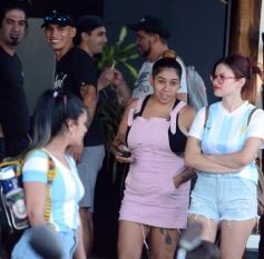 Foto de la galería: Con el pase a la final el sentimiento albiceleste desbordó los festejos de la hinchada posadeña