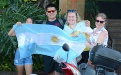 Foto de la galería: Con el pase a la final el sentimiento albiceleste desbordó los festejos de la hinchada posadeña