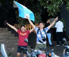 Foto de la galería: Con el pase a la final el sentimiento albiceleste desbordó los festejos de la hinchada posadeña