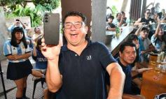 Foto de la galería: Con el pase a la final el sentimiento albiceleste desbordó los festejos de la hinchada posadeña