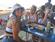 Foto de la galería: Con el pase a la final el sentimiento albiceleste desbordó los festejos de la hinchada posadeña