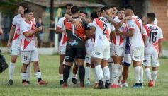 Foto de la galería: Regional Amateur: La Franja cayó en Villa Cabello pero clasificó a semifinales