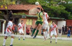 Foto de la galería: Regional Amateur: La Franja cayó en Villa Cabello pero clasificó a semifinales