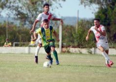 Foto de la galería: Regional Amateur: La Franja cayó en Villa Cabello pero clasificó a semifinales