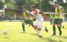 Foto de la galería: Regional Amateur: La Franja cayó en Villa Cabello pero clasificó a semifinales