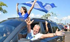 Sixto Fotografías. Deportes. Festejos de hinchas - Al grito de Campeón: la fiesta popular se adueñó de Posadas en la consagración de la Albiceleste