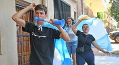 Foto de la galería: Al grito de Campeón: la fiesta popular se adueñó de Posadas en la consagración de la Albiceleste