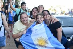 Foto de la galería: Al grito de Campeón: la fiesta popular se adueñó de Posadas en la consagración de la Albiceleste