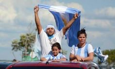 Foto de la galería: Al grito de Campeón: la fiesta popular se adueñó de Posadas en la consagración de la Albiceleste