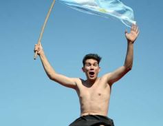 Foto de la galería: Al grito de Campeón: la fiesta popular se adueñó de Posadas en la consagración de la Albiceleste