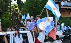 Foto de la galería: Al grito de Campeón: la fiesta popular se adueñó de Posadas en la consagración de la Albiceleste